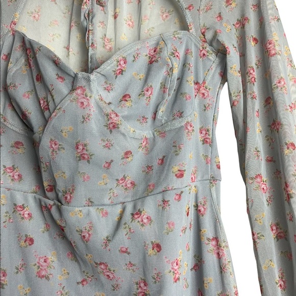 ASOS Mesh Floral Long Sleeve With Diamond Cut Out On The Chest / Size-6 - Picture 3 of 11